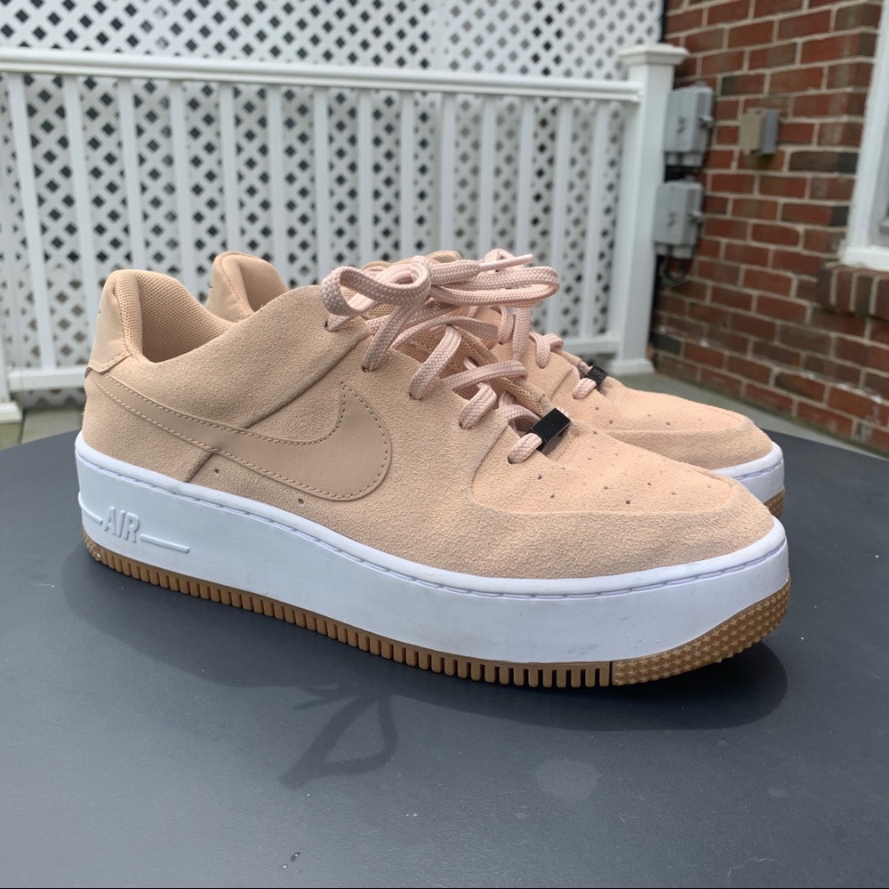 Nike Air Force 1 Sage Low - Blush Pink Suede